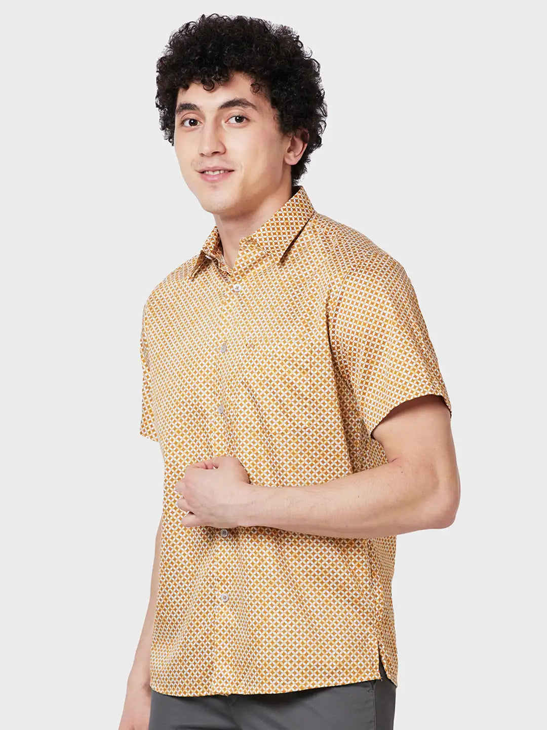 Men Yellow Classic Fit Print Cotton Half Sleeve Shirts