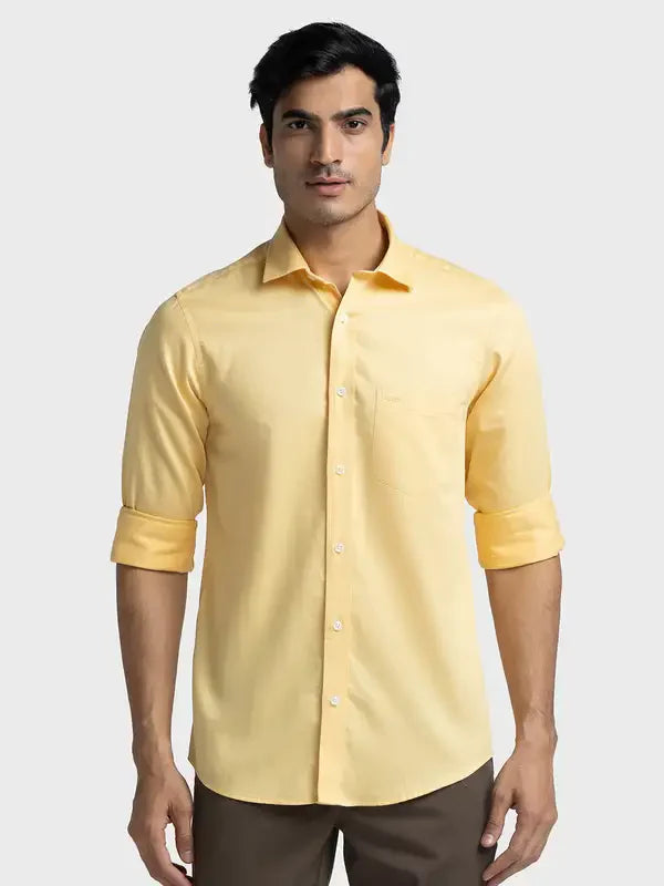 Men Yellow Tailored Fit Solid Piece Dyed Cotton Full Sleeve Shirts