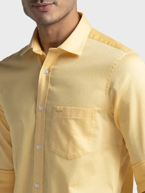Men Yellow Tailored Fit Solid Piece Dyed Cotton Full Sleeve Shirts