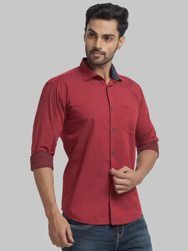 Men Red Slim Fit Two Tone Cotton Blend Cut Away Collar Shirts