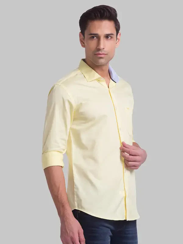 Men Yellow Slim Fit Solid Cotton Cut Away Collar Shirts