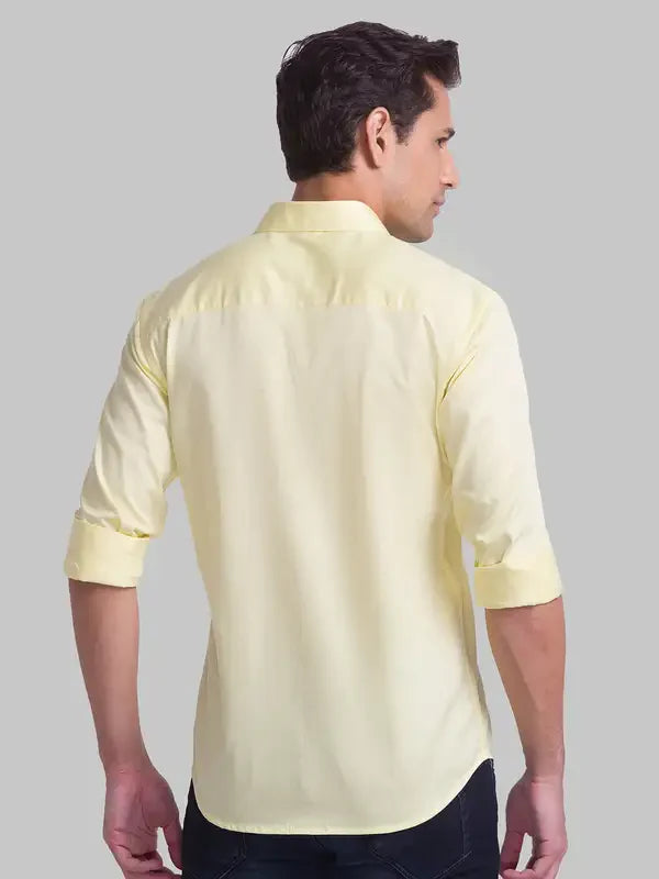 Men Yellow Slim Fit Solid Cotton Cut Away Collar Shirts