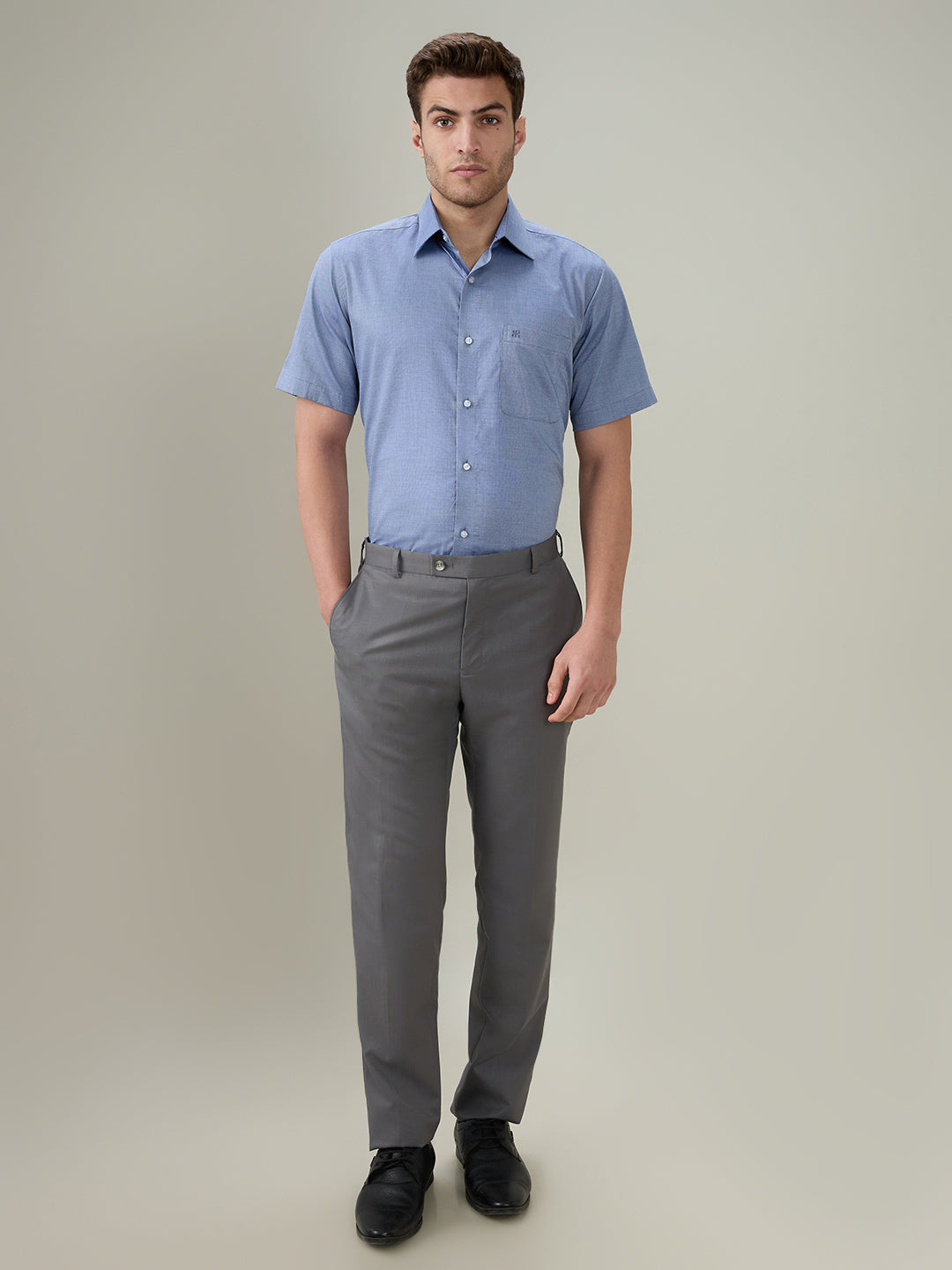 Raymond Men Blue Solid Chambray Regular Fit Cotton Half Sleeve Formal Shirt