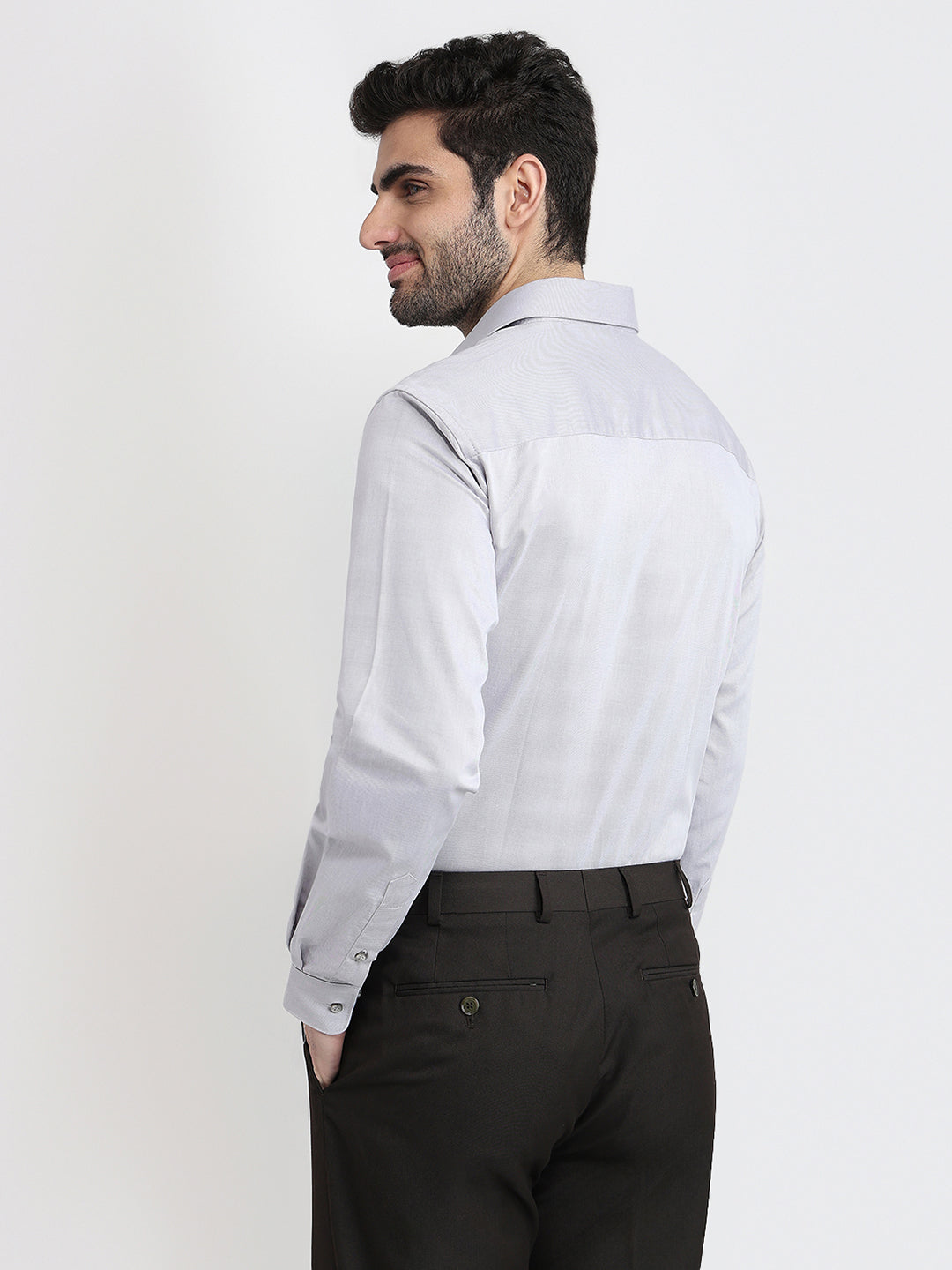 Raymond Men Grey Solid Chambray Regular Fit Cotton Full Sleeve Cut Away Collar Formal Shirt