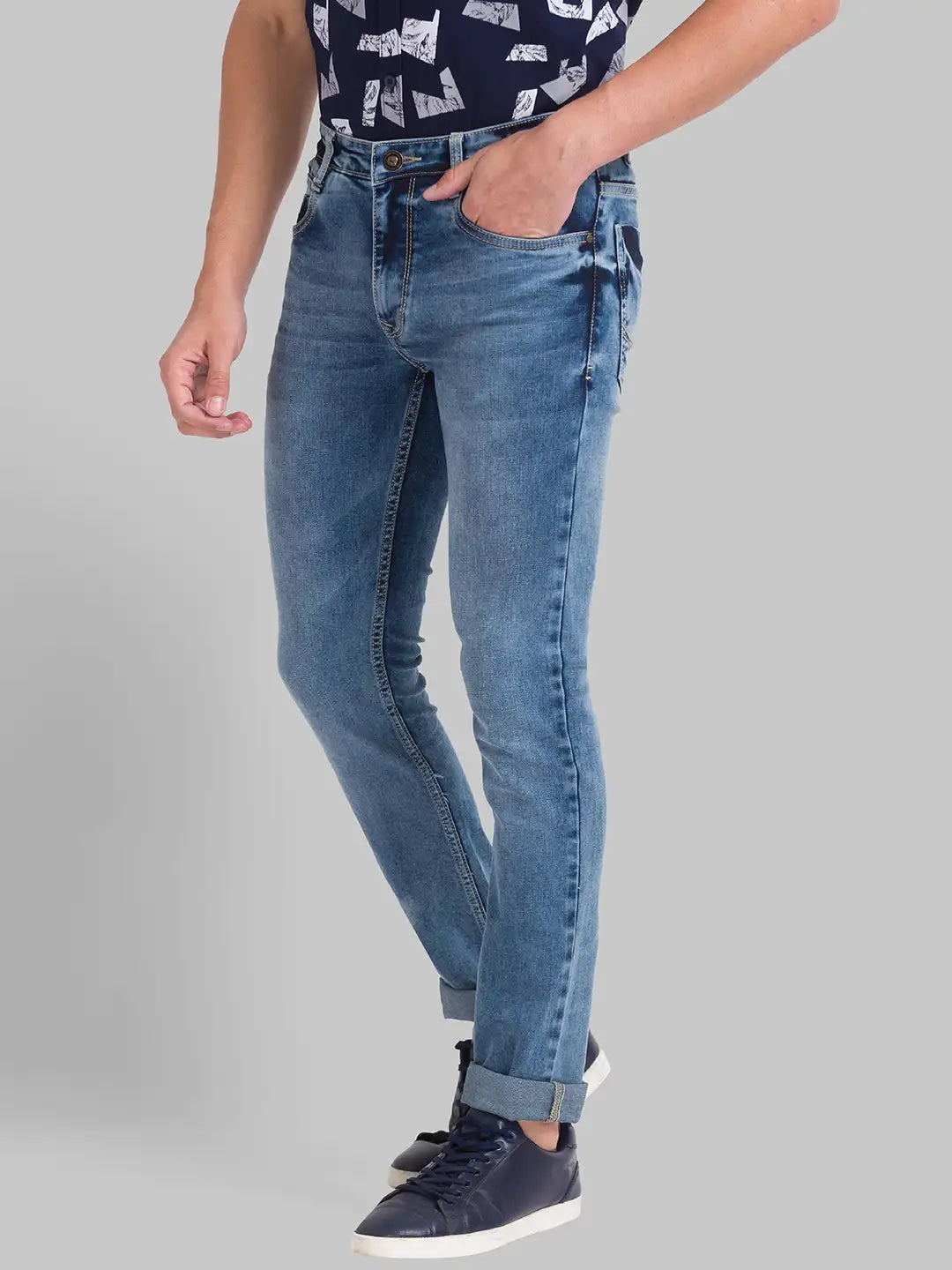 Men Blue Slim Tapered Fit Twill Cotton Blend Jeans