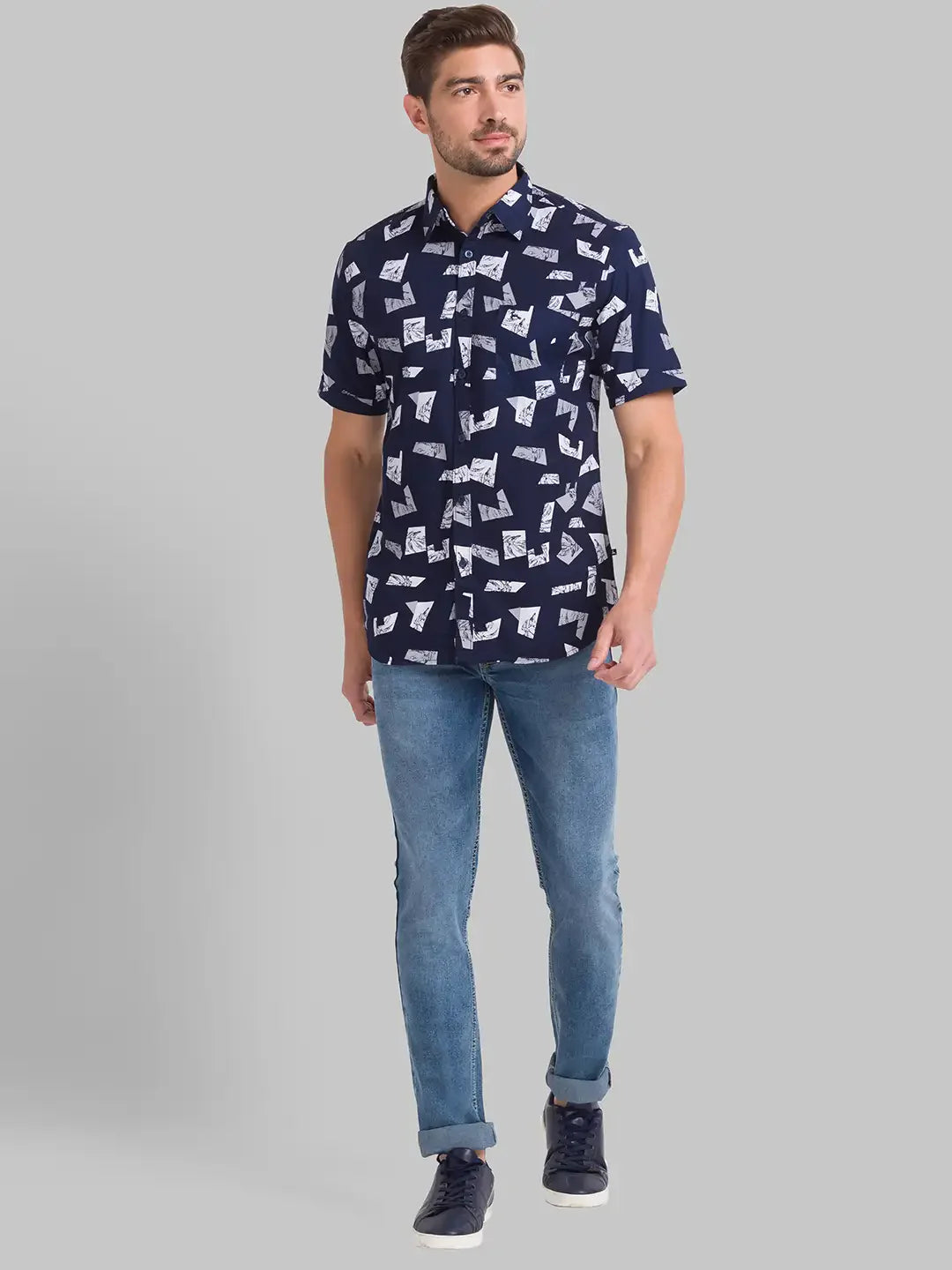 Men Blue Slim Tapered Fit Twill Cotton Blend Jeans