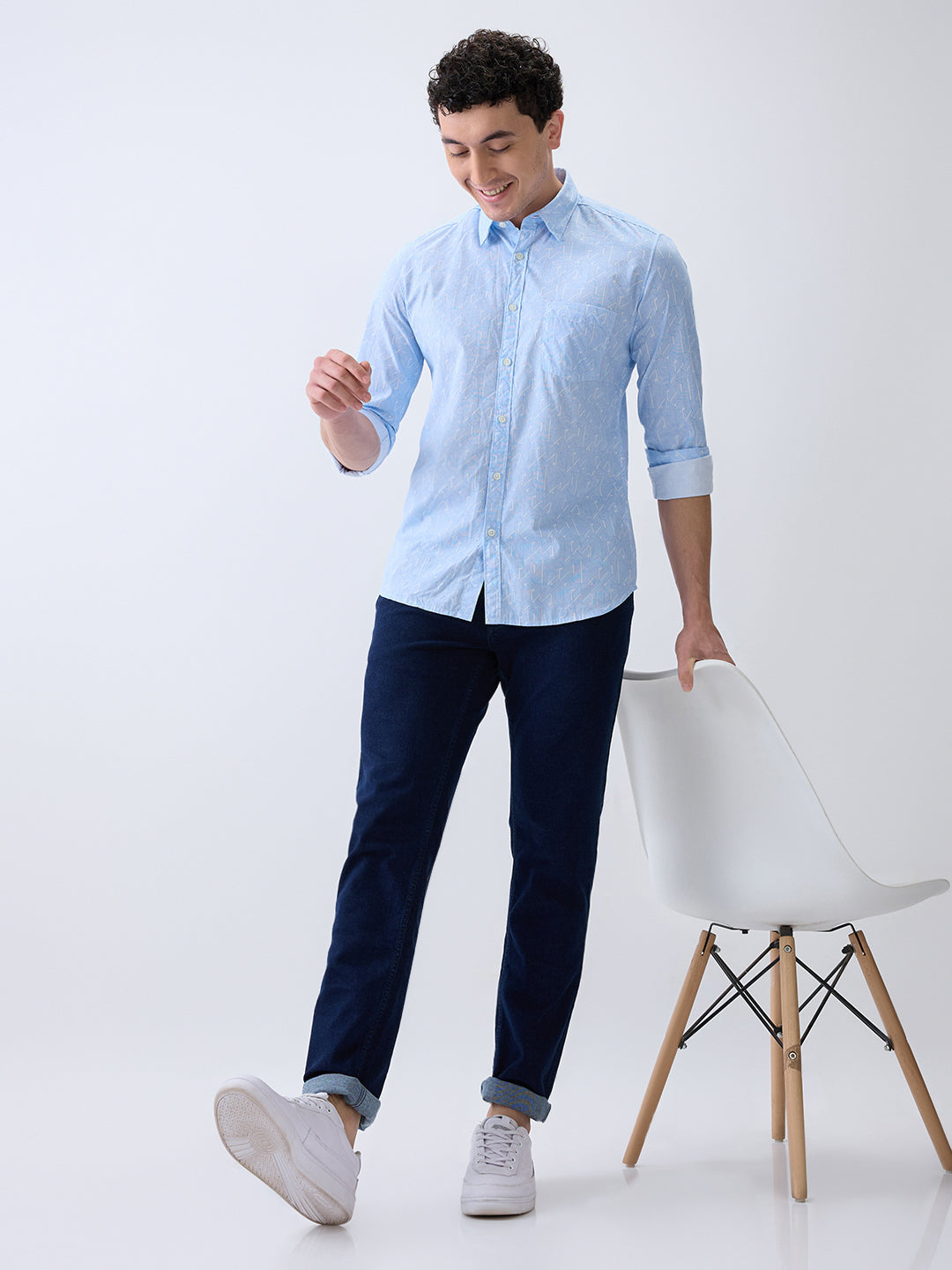 Parx Men Blue Knitted Low Rise Tapered Fit Cotton Blend Jeans