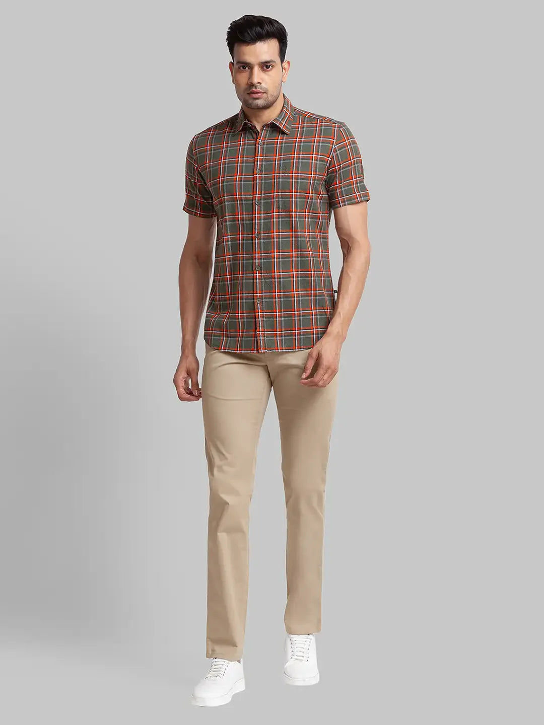 Parx Men Green Checks Slim Fit Cotton Half Sleeve Cutaway Collar Shirt