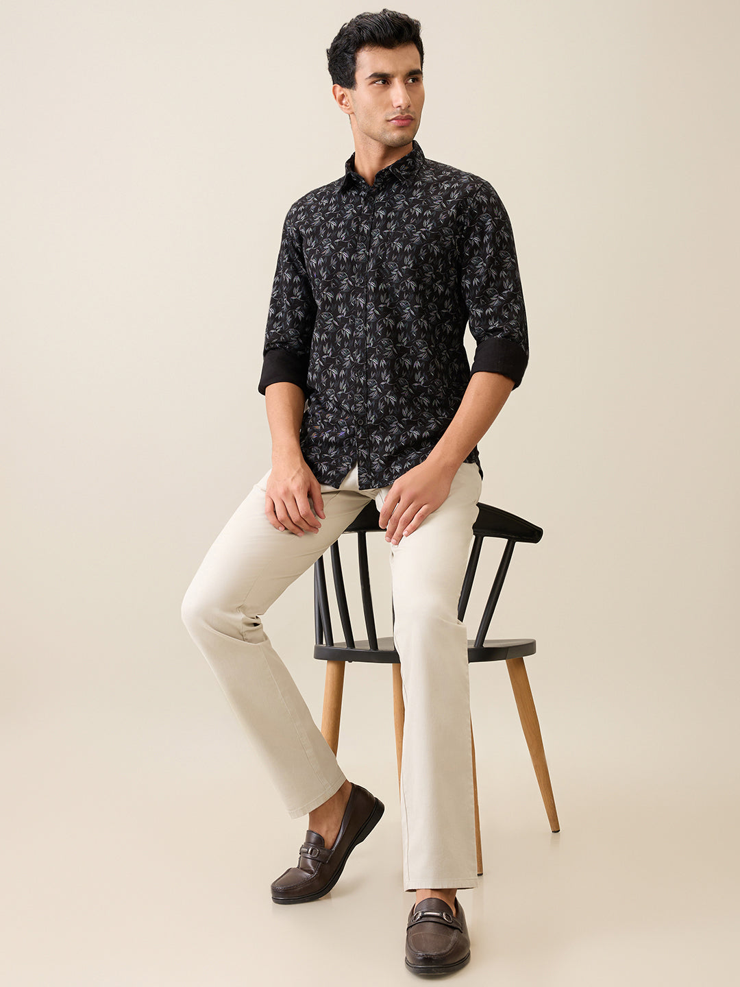 Parx Men Grey Twill Low Rise Tapered Fit Cotton Blend Trouser