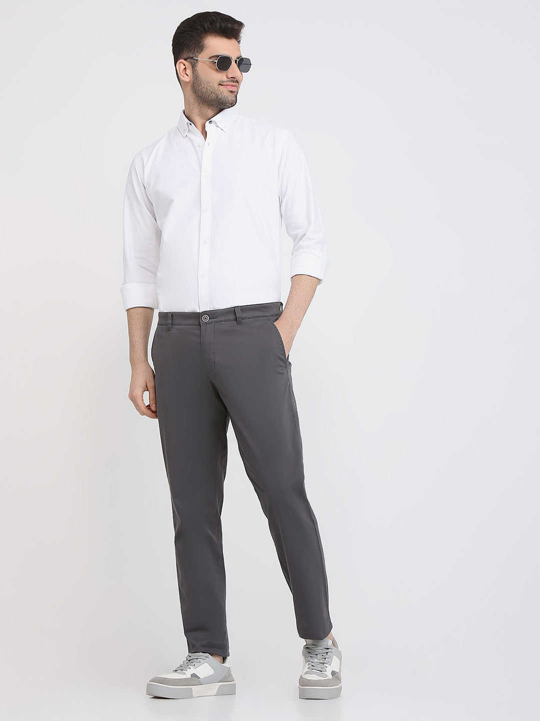 Parx Men Grey Solid Low Rise Tapered Fit Cotton Blend Trouser