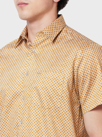 Men Yellow Classic Fit Print Cotton Half Sleeve Shirts