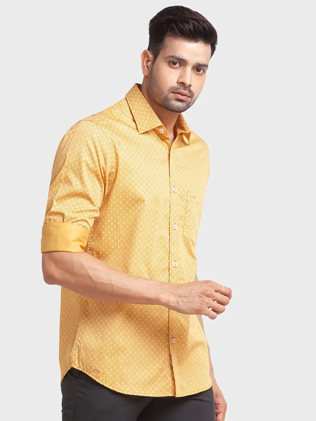Men Yellow Tailored Fit Print Cotton Full Sleeve Shirts