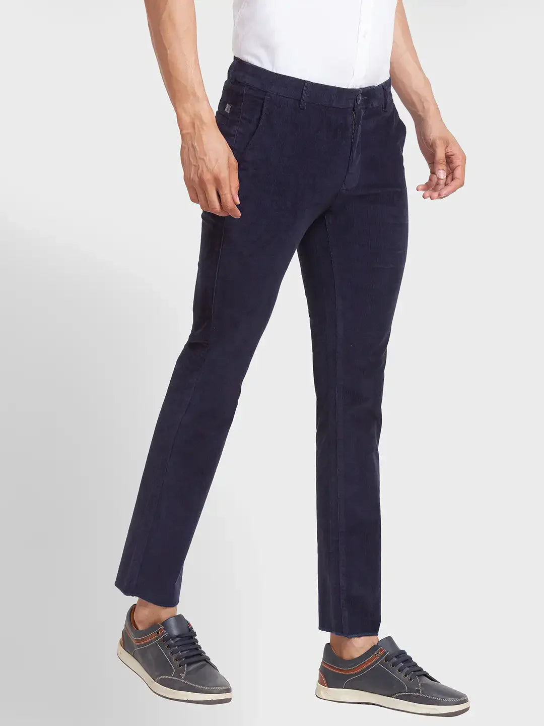 Men Blue Contemporary Fit Solid Piece Dyed Cotton Blend Trouser