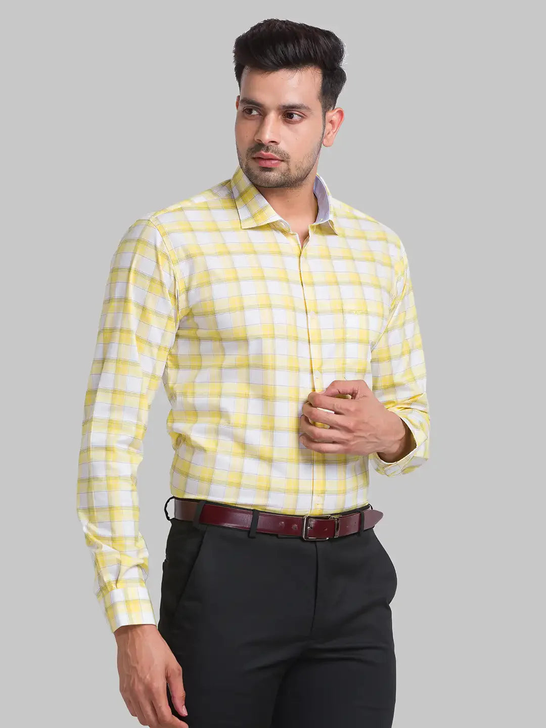 Men Yellow Slim Fit Checks Cotton Blend Cut Away Collar Shirts