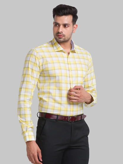 Men Yellow Slim Fit Checks Cotton Blend Cut Away Collar Shirts