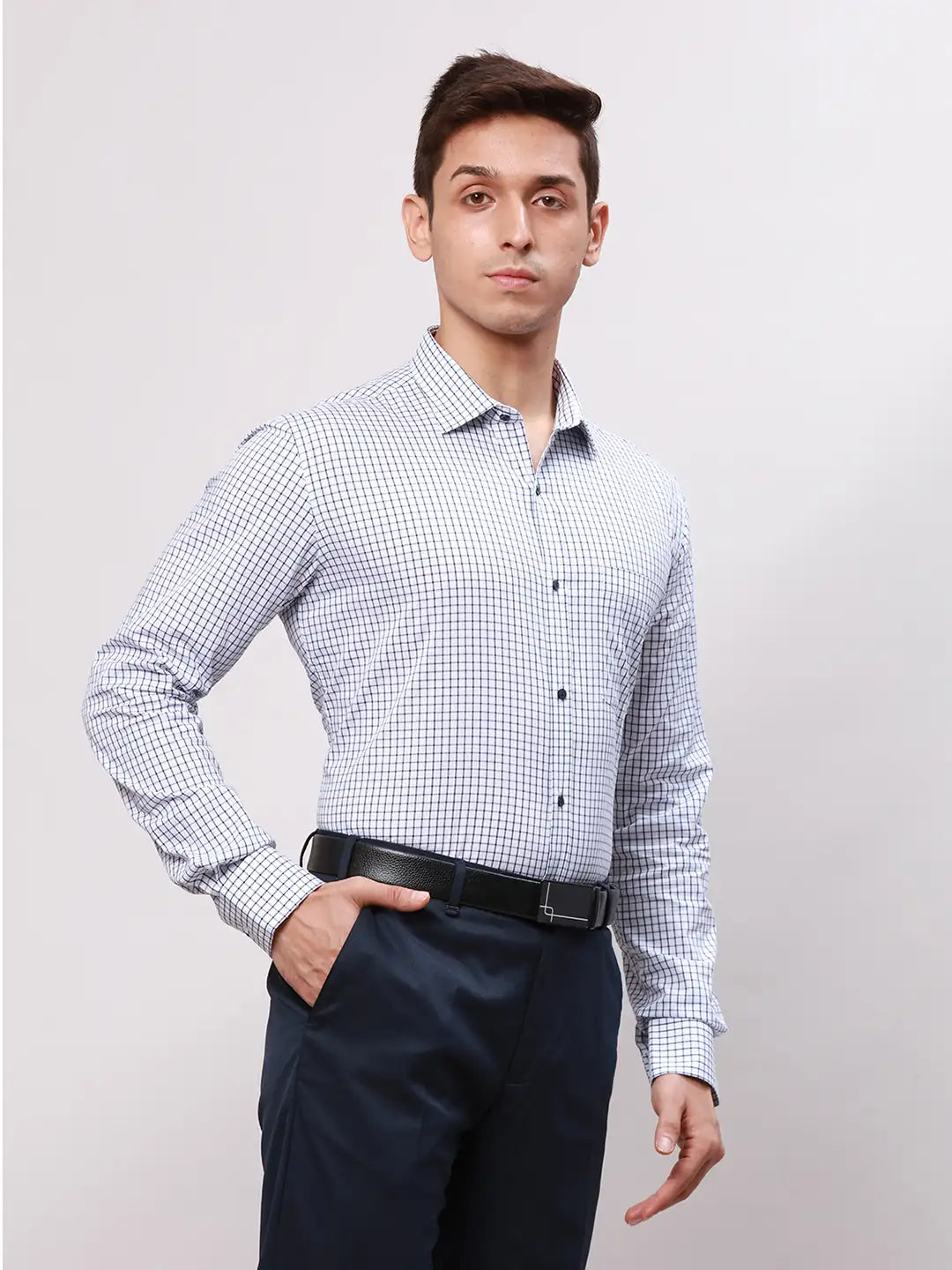 Park Avenue Men Blue Slim Fit Checkered Cotton Full Sleeve Cut Away Shirt