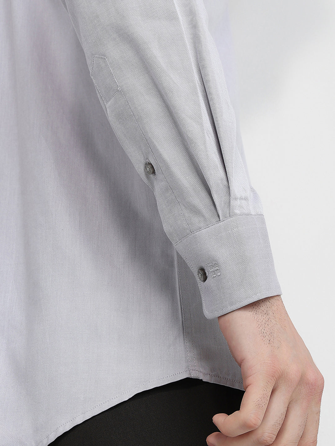 Raymond Men Grey Solid Chambray Regular Fit Cotton Full Sleeve Cut Away Collar Formal Shirt