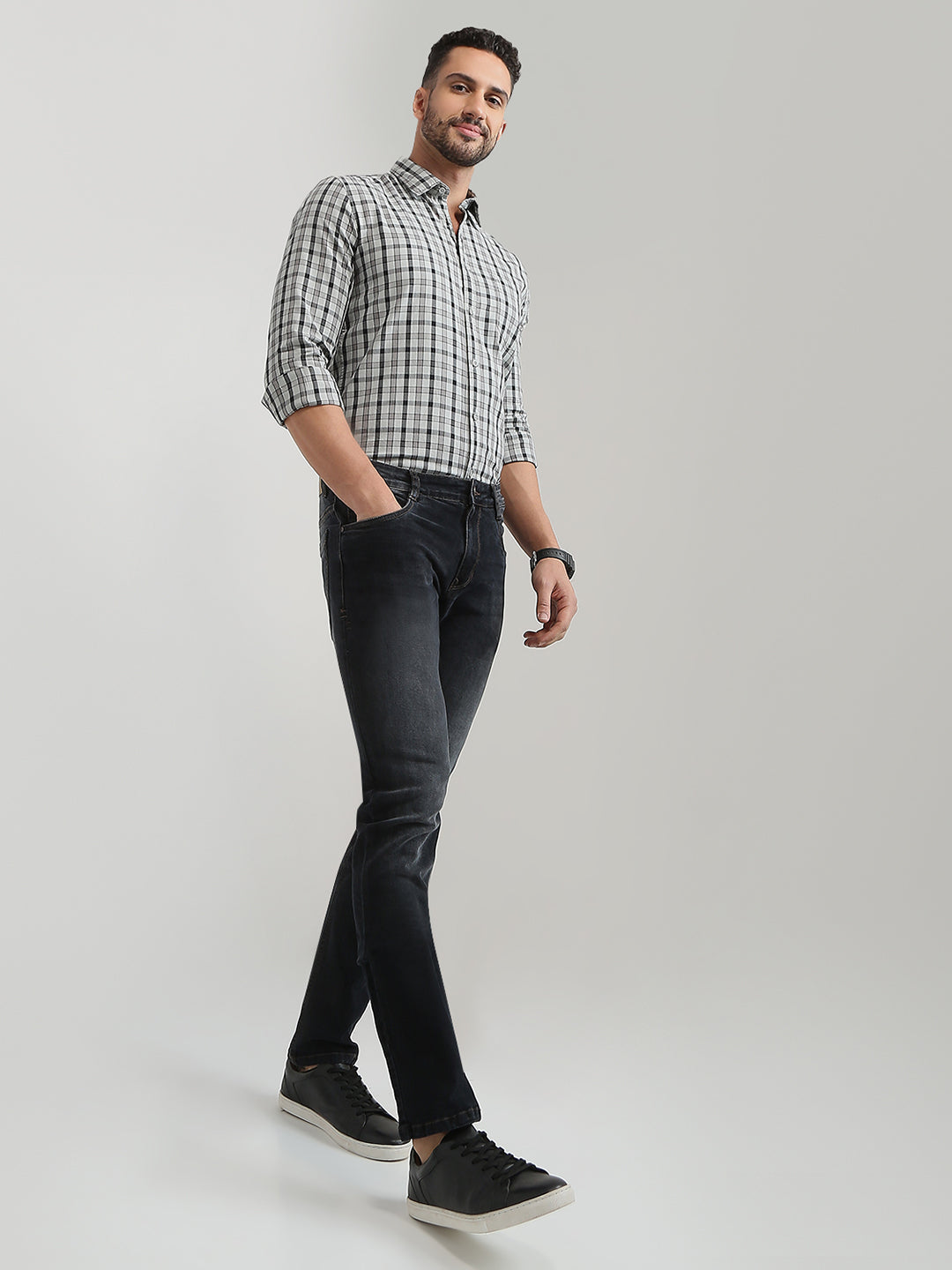 Parx Men Black Twill Low Rise Tapered Fit Cotton Blend Jeans