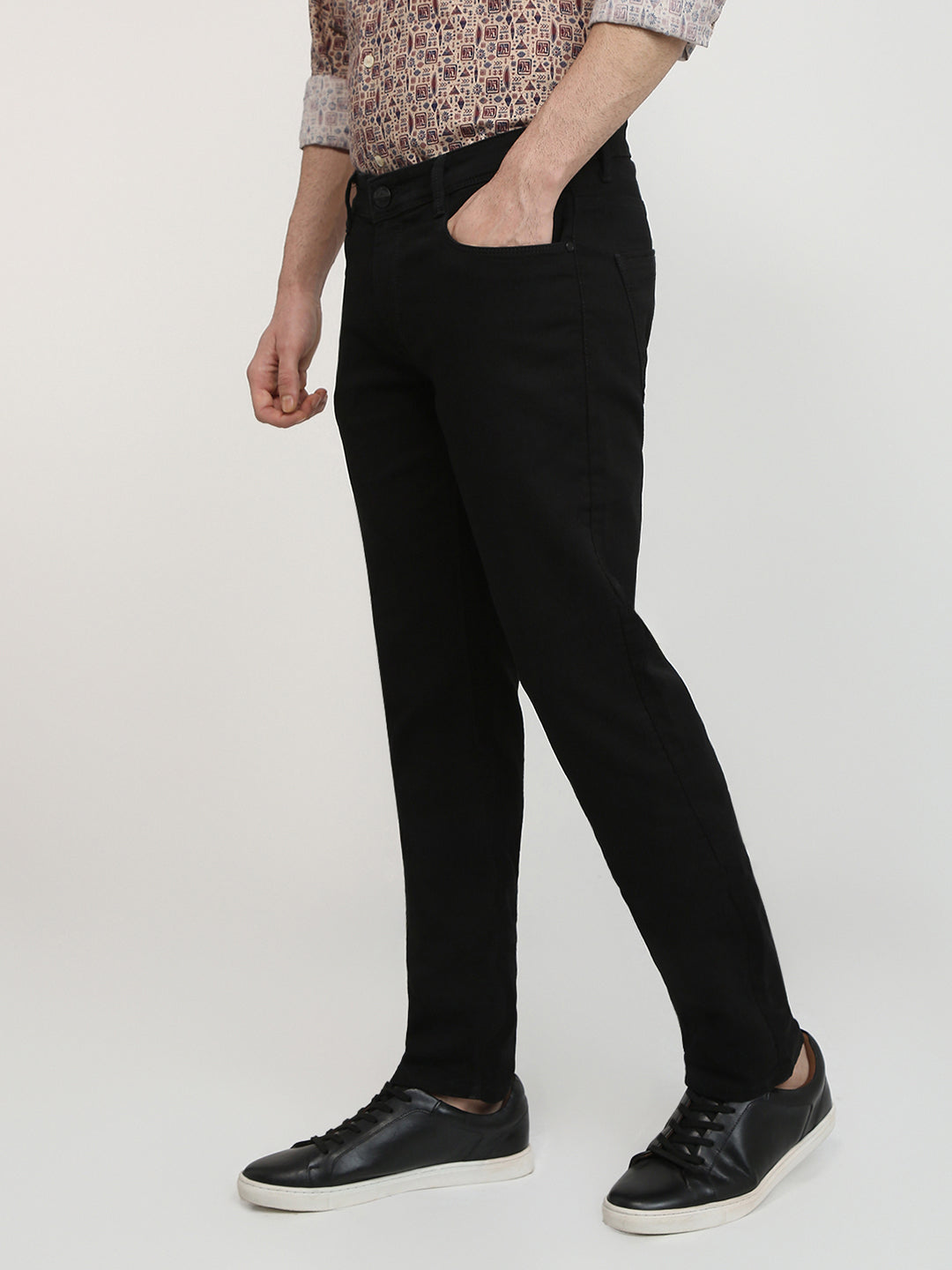 Parx Men Black Knitted Low Rise Tapered Fit Cotton Blend Jeans