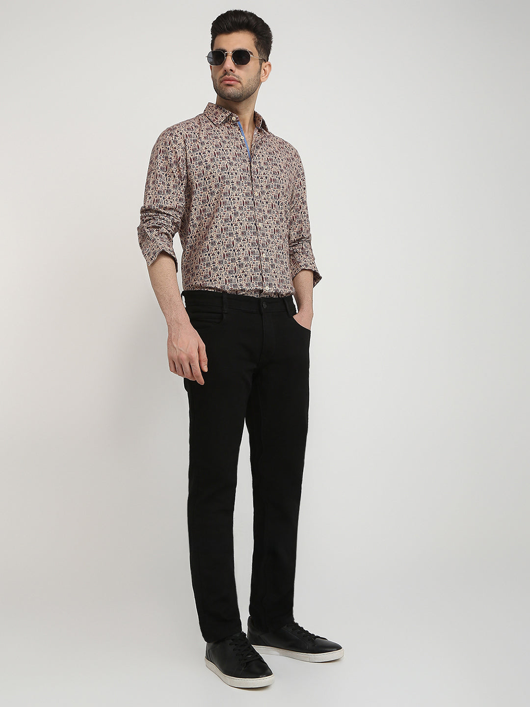 Parx Men Black Knitted Low Rise Tapered Fit Cotton Blend Jeans