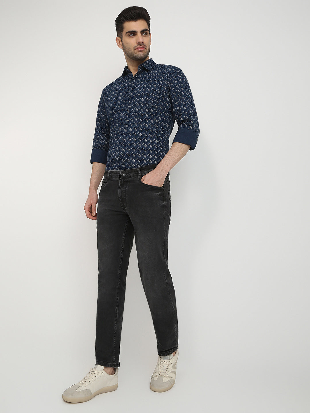 Parx Men Black Knitted Low Rise Tapered Fit Cotton Blend Jeans