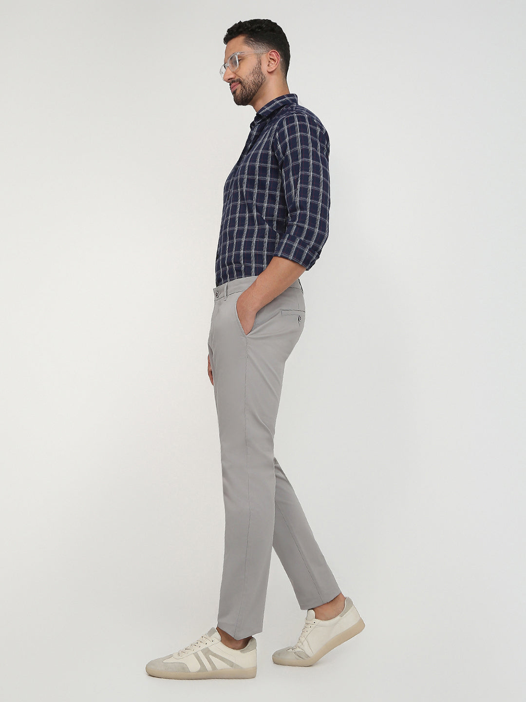 Parx Men Grey Solid Low Rise Tapered Fit Cotton Blend Trouser