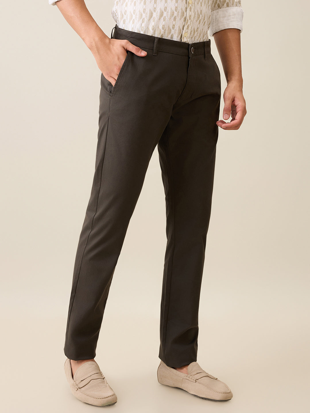 Parx Men Green Solid Low Rise Tapered Fit Cotton Blend Trouser