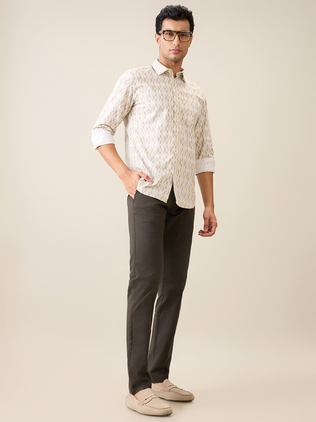 Parx Men Green Solid Low Rise Tapered Fit Cotton Blend Trouser