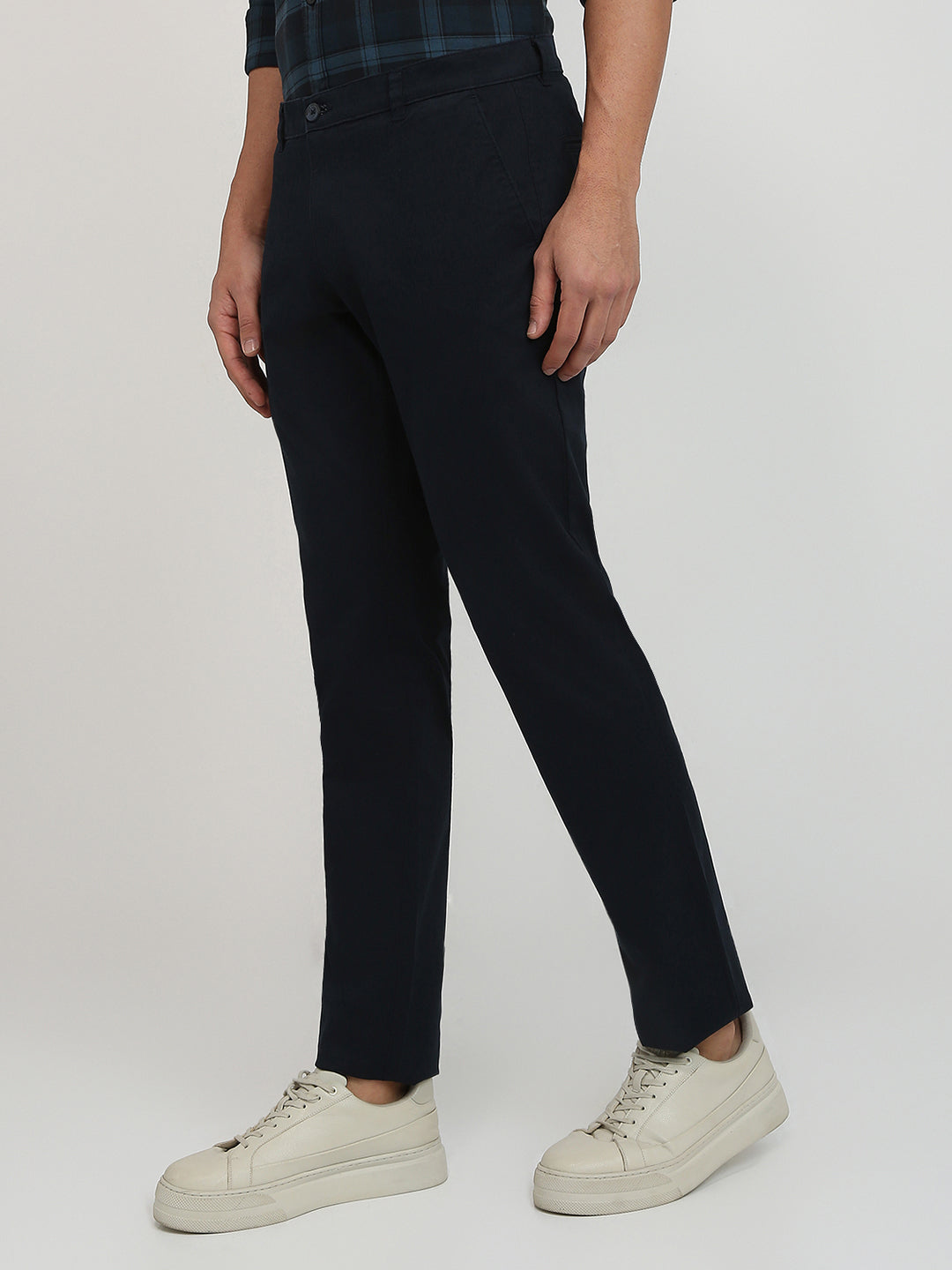 Parx Men Blue Twill Low Rise Tapered Fit Cotton Blend Trouser