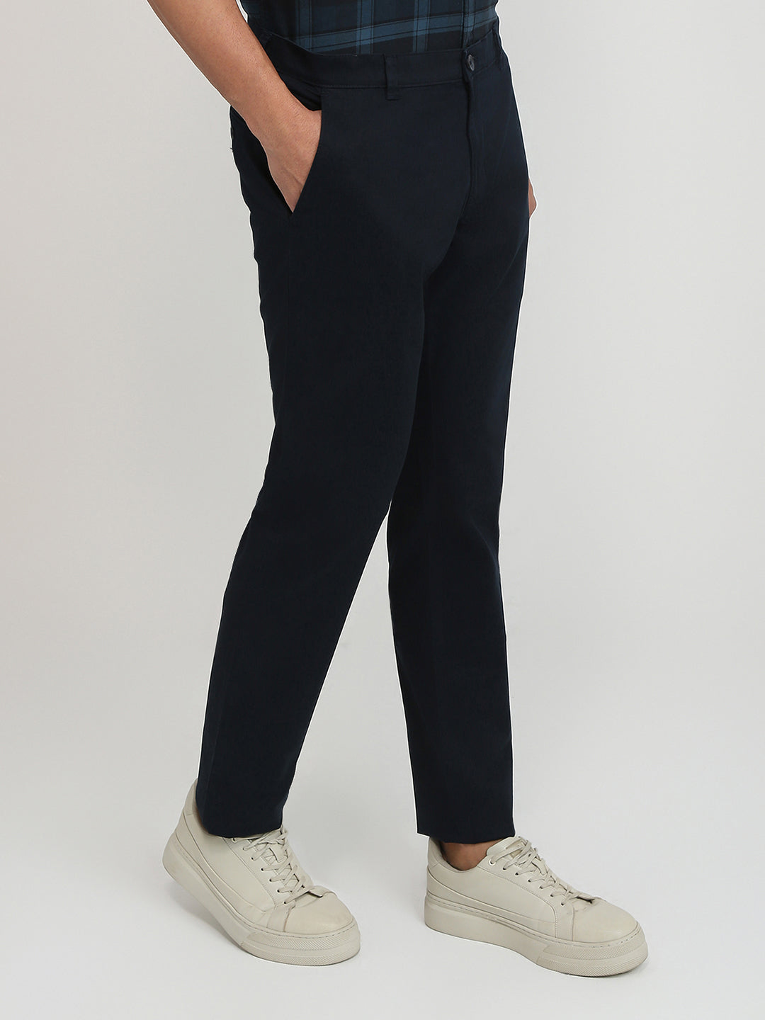 Parx Men Blue Twill Low Rise Tapered Fit Cotton Blend Trouser