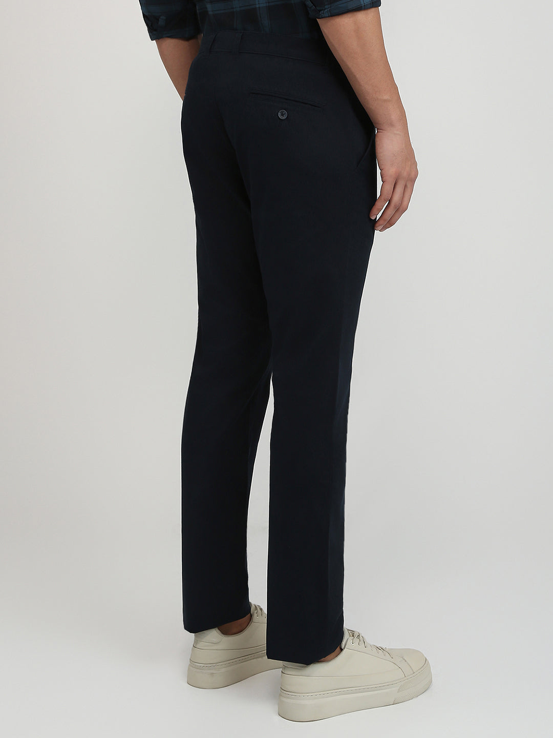 Parx Men Blue Twill Low Rise Tapered Fit Cotton Blend Trouser