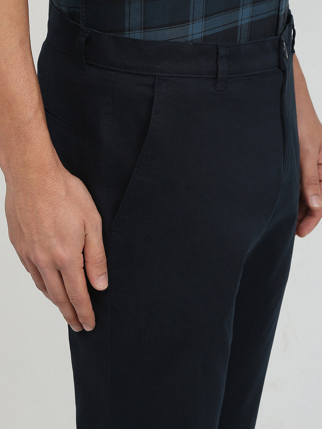 Parx Men Blue Twill Low Rise Tapered Fit Cotton Blend Trouser