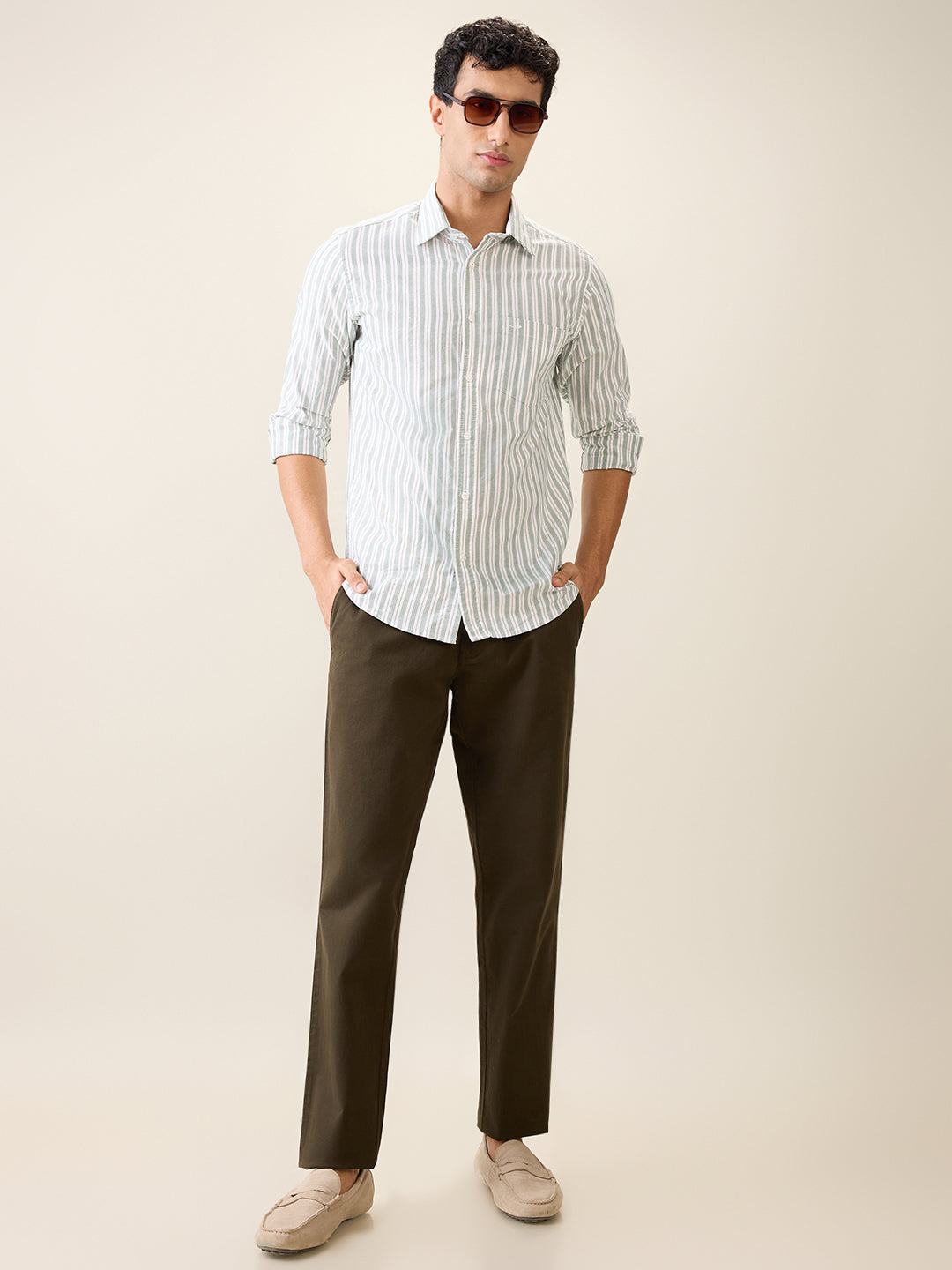 Parx Men Green Twill Low Rise Tapered Fit Cotton Blend Trouser