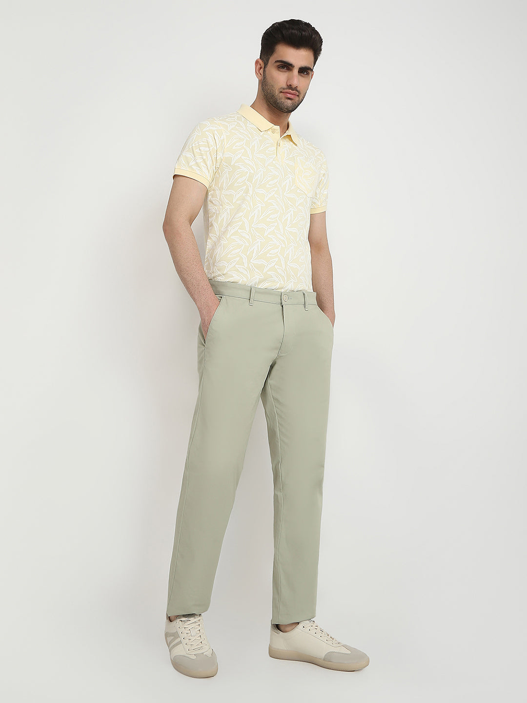 Parx Men Green Solid Slim Tapered Fit Cotton Blend Trouser
