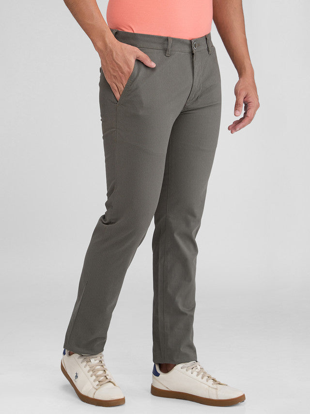 Parx Green Solid Low Rise Tapered Fit Cotton Blend Trouser