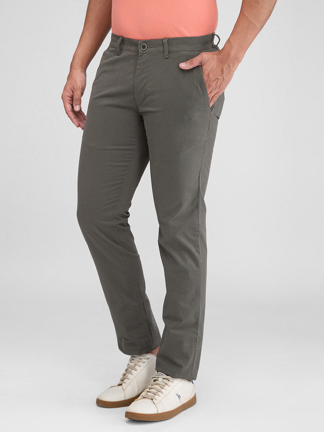 Parx Green Solid Low Rise Tapered Fit Cotton Blend Trouser