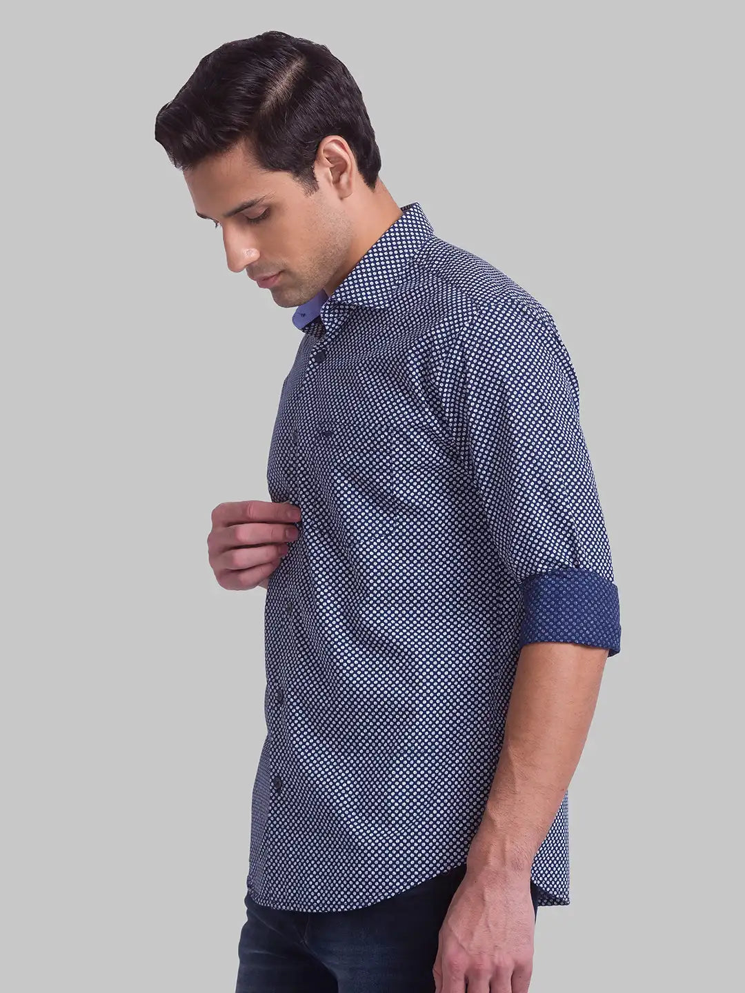 Men Blue Slim Fit Print Cotton Cut Away Collar Shirts